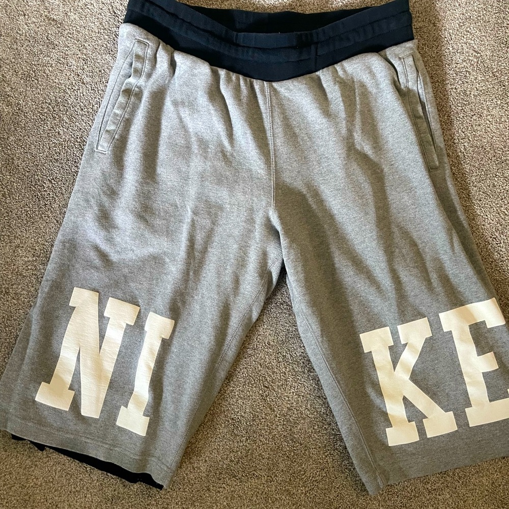 Nike Athletic Reversible Shorts Black and Gray Men’s L